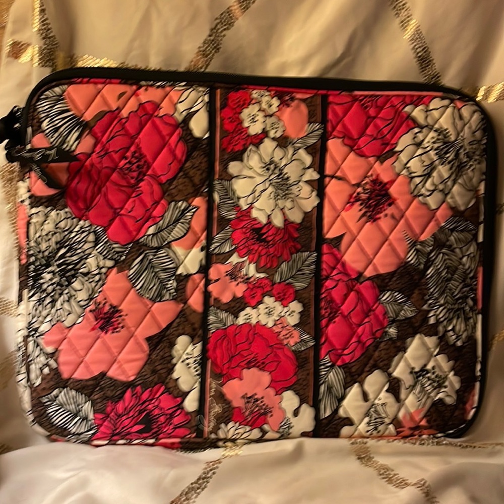 New without tags-Vera Bradley laptop bag. Pin flower pattern
